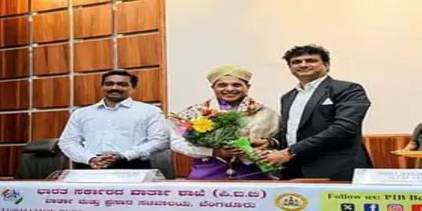 ಪತ್ರಿಕಾ ನೋಂದಣಿ ಮಹಾನಿರ್ದೇಶಕ ಯೋಗೇಶ ಕುಮಾರ ಬವೇಜಾ ಅವರಿಗೆ ಸನ್ಮಾನ