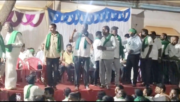 sugarcane-farmers-foot-march-enters-dharwad-demanding-msp-frp-hike