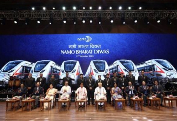 नई दिल्ली में रविवार को नमो भारत दिवस 2026 के अवसर पर केंद्रीय आवासन एवं शहरी कार्य तथा विद्युत मंत्री मनोहर लाल, केंद्रीय राज्य मंत्री तोखन साहू और एनसीआरटीसी के वरिष्ठ अधिकारी।