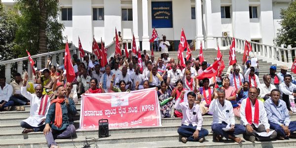 ಬರ ಪರಿಸ್ಥಿತಿ ರೈತರಿಗೆ ಪರಿಹಾರ ನೀಡಲು ಒತ್ತಾಯಿಸಿ ಕರ್ನಾಟಕ ಪ್ರಾಂತ ರೈತ ಸಂಘದಿಂದ ಪ್ರತಿಭಟನೆ
