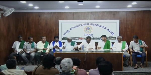 ಅ.23ರಂದು ಮಂಡ್ಯದಲ್ಲಿ ಬೆಂಗಳೂರು–ಮೈಸೂರು ಹೆದ್ದಾರಿ ಬಂದ್: ಕಬ್ಬಿನ ಬೆಲೆ ಏರಿಕೆ, ಸಾಲ ಮನ್ನಾಕ್ಕೆ ರೈತರ ಆಗ್ರಹ