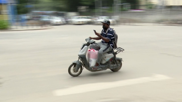 Bengaluru-Mini-Electric-Bikes-Traffic-Rules-Pedestrian-Safety-Concerns Bengaluru-Mini-Electric-Bikes-Traffic-Rules-Pedestrian-Safety-Concerns