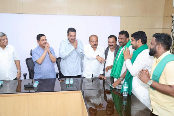 ರೈತ ಮುಖಂಡರ ಜೊತೆ ಪ್ರಹ್ಲಾದ ಜೋಶಿ ಸಭೆ