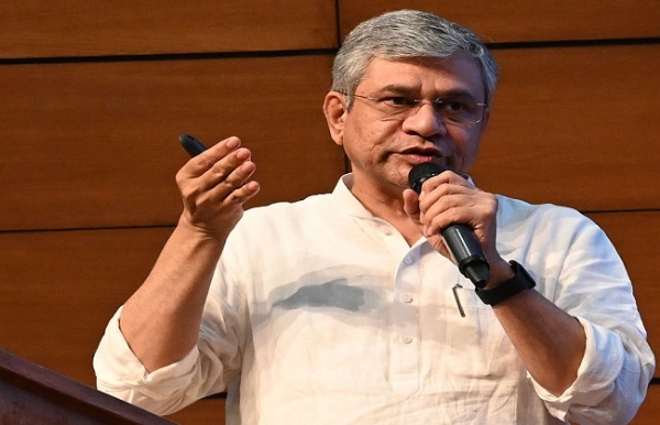 केंद्रीय रेल मंत्री अश्विनी वैष्णव (फाइल फोटो)। केंद्रीय रेल मंत्री अश्विनी वैष्णव (फाइल फोटो)।