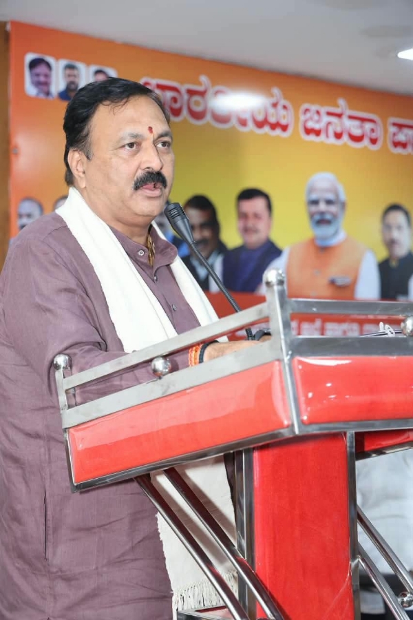 ಶಾಸಕ ಮಹೇಶ ಟೆಂಗಿನಕಾಯಿ