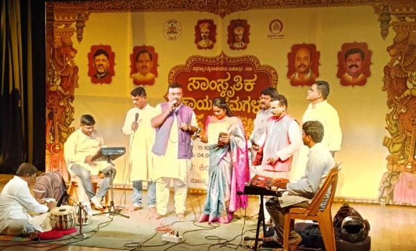 ಮೈಸೂರು ದಸರಾ ಮಹೋತ್ಸವದಲ್ಲಿ ಬಂಗಾರಪೇಟೆ ತಾಲ್ಲೂಕಿನ ಮಾರುತಿ ಪ್ರಸಾದ್ ಕಲಾತಂಡ ಗಾಯನ ಕಾರ್ಯಕ್ರಮದಲ್ಲಿ ಪಾಲ್ಗೊಂಡಿತ್ತು.