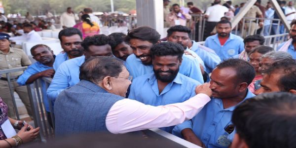 ಪೌರಕಾರ್ಮಿಕರ ನಿಸ್ವಾರ್ಥ ಸೇವೆಗೆ ಪರಮೇಶ್ವರ ಗೌರವ