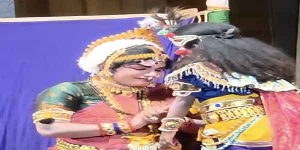 ಯಕ್ಷಗಾನ ರಂಗಸ್ಥಳದಲ್ಲಿ ಹೆಜ್ಜೆಹಾಕಿದ 9 ತಿಂಗಳ ತುಂಬು ಗರ್ಭಿಣಿ