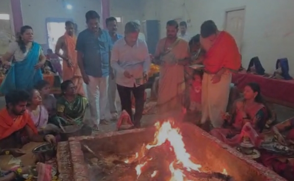 renukacharya-performs-27th-annual-chandika-homa-honnali