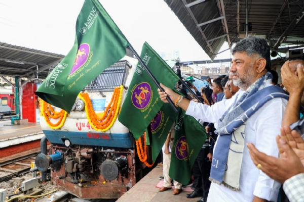golden-chariot-train-restart