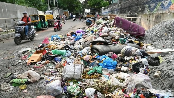 Bengaluru-Garbage-Crisis-Contractors-Protest-ESMA-Imposed-for-One-Year Bengaluru-Garbage-Crisis-Contractors-Protest-ESMA-Imposed-for-One-Year
