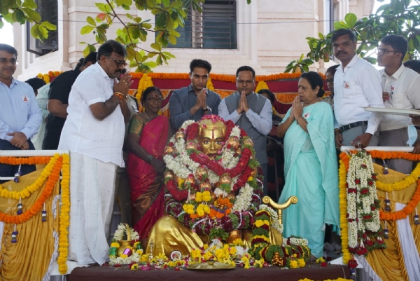 ಸರಳವಾಗಿ ಶ್ರೀ ಮಹರ್ಷಿ ವಾಲ್ಮೀಕಿ ಜಯಂತಿ: ಪ್ರತಿಭಾವಂತ ವಿದ್ಯಾರ್ಥಿಗಳಿಗೆ ಸನ್ಮಾನ ಸರಳವಾಗಿ ಶ್ರೀ ಮಹರ್ಷಿ ವಾಲ್ಮೀಕಿ ಜಯಂತಿ: ಪ್ರತಿಭಾವಂತ ವಿದ್ಯಾರ್ಥಿಗಳಿಗೆ ಸನ್ಮಾನ