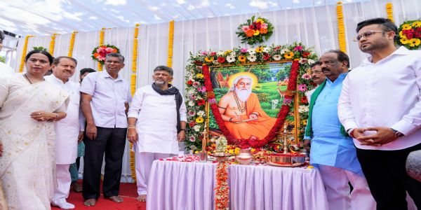 ಬೆಳಗಾವಿಯಲ್ಲಿ ಮಹರ್ಷಿ ವಾಲ್ಮೀಕಿ ಜಯಂತಿ ಮೆರವಣಿಗೆಗೆ ಸಿಎಂ ಡಿ.ಕೆ. ಶಿವಕುಮಾರ್ ಚಾಲನೆ