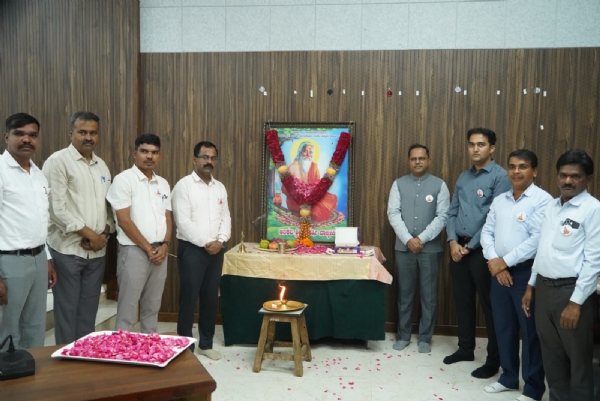 ಸರಳವಾಗಿ ಶ್ರೀ ಮಹರ್ಷಿ ವಾಲ್ಮೀಕಿ ಜಯಂತಿ: ಪ್ರತಿಭಾವಂತ ವಿದ್ಯಾರ್ಥಿಗಳಿಗೆ ಸನ್ಮಾನ ಸರಳವಾಗಿ ಶ್ರೀ ಮಹರ್ಷಿ ವಾಲ್ಮೀಕಿ ಜಯಂತಿ: ಪ್ರತಿಭಾವಂತ ವಿದ್ಯಾರ್ಥಿಗಳಿಗೆ ಸನ್ಮಾನ