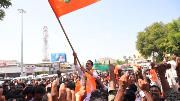 ಬಳ್ಳಾರಿ : ಶಾಸಕ ಎನ್ಆರ್ಬಿ ಅವರಿಂದ ಪುಷ್ಪನಮನ