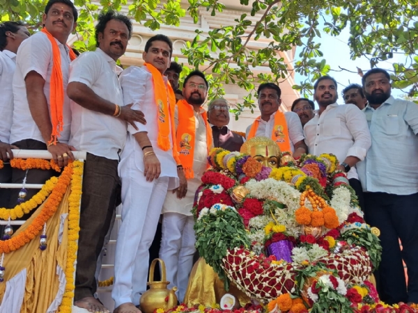 ಬಳ್ಳಾರಿ : ಶಾಸಕ ಎನ್ಆರ್ಬಿ ಅವರಿಂದ ಪುಷ್ಪನಮನ