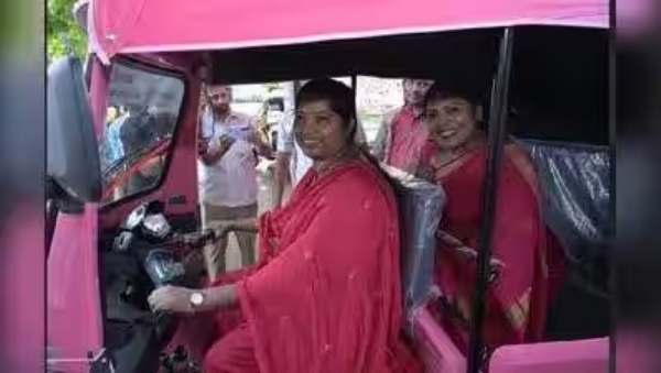 Mangaluru-Pink-Electric-Autorickshaw-Women-Empowerment