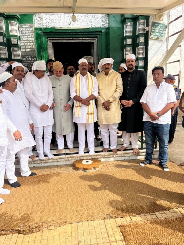 UT-Khader-Surprise-Visit-Shahabad-Community-Health-Centre-Kalaburagi