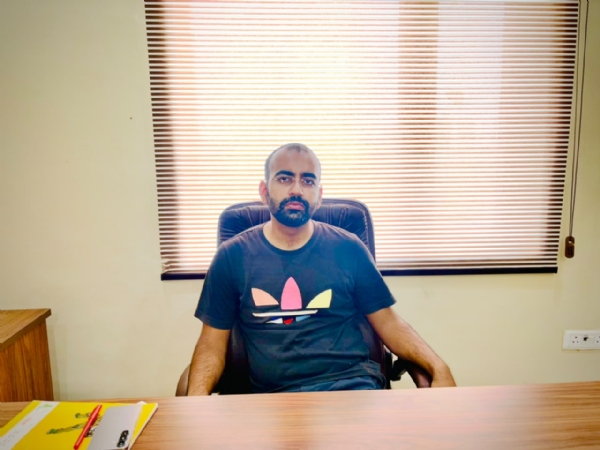 हरदोई के भैलामऊ स्थित यूटीएम एनर्जी के सीबीजी संयंत्र में पराली, गोबर और कृषि अपशिष्ट से संपीड़ित जैव गैस के मालिक युवा उद्यमी आदि उपेंद्र तिवारी । हरदोई के भैलामऊ स्थित यूटीएम एनर्जी के सीबीजी संयंत्र में पराली, गोबर और कृषि अपशिष्ट से संपीड़ित जैव गैस के मालिक युवा उद्यमी आदि उपेंद्र तिवारी ।