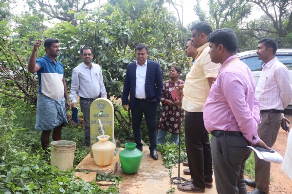 ಜಿಲ್ಲಾ ಪಂಚಾಯಿತಿ ಮುಖ್ಯ ಕಾರ್ಯನಿರ್ವಹಣಾಧಿಕಾರಿ ಡಾ.ಪ್ರವೀಣ್ ಬಾಗೇವಾಡಿ ಶ್ರೀನಿವಾಸಪುರ ತಾಲ್ಲೂಕಿನ ಕೋಟಪಲ್ಲಿ ಗ್ರಾಮದಲ್ಲಿ ಜೆಜೆಎಂ ಕಾಮಗಾರಿಗಳ ಪ್ರಗತಿ ಪರಿಶೀಲಿಸಿದರು.