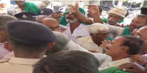 ಕಬ್ಬಿನ ಟನ್ಗೆ ₹5,500 ದರ ನಿಗದಿಗೆ ಆಗ್ರಹ; ಮೈಶುಗರ್ ಸಕ್ಕರೆ ಗೋದಾಮಿಗೆ ರೈತರ ಮುತ್ತಿಗೆ