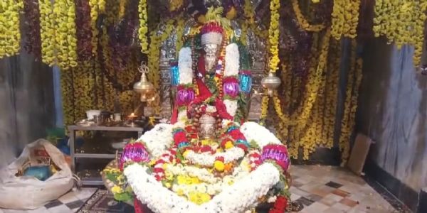 ವೀರಗಂಗಾಧರ ಅಜ್ಜನಲ್ಲಿ ಸಿಎಂ ಡಿಕೆಶಿಗೆ ಅಪಾರ ಭಕ್ತಿ: ಡಾ. ವೀರಸೋಮೇಶ್ವರ ಶಿವಾಚಾರ್ಯರು