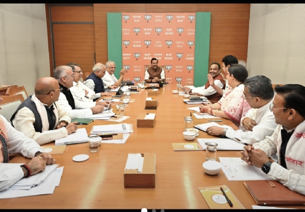 भाजपा मुख्यालय में राष्ट्रीय महामंत्रियों के साथ बैठक में भाजपा अध्यक्ष नितिन नवीन । भाजपा मुख्यालय में राष्ट्रीय महामंत्रियों के साथ बैठक में भाजपा अध्यक्ष नितिन नवीन ।