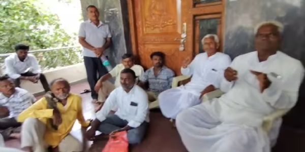 ಮರೋಳ ಏತ ನೀರಾವರಿ ಪಶ್ಚಿಮ ಕಾಲುವೆ ಕೊನೆ ಭಾಗಕ್ಕೆ ನೀರು ಹರಿಸುವಂತೆ ಆಗ್ರಹ: ಕೆಬಿಜೆಎನ್ಎಲ್ ಕಚೇರಿಗೆ ಬೀಗ ಹಾಕಿ ರೈತರ ಪ್ರತಿಭಟನೆ