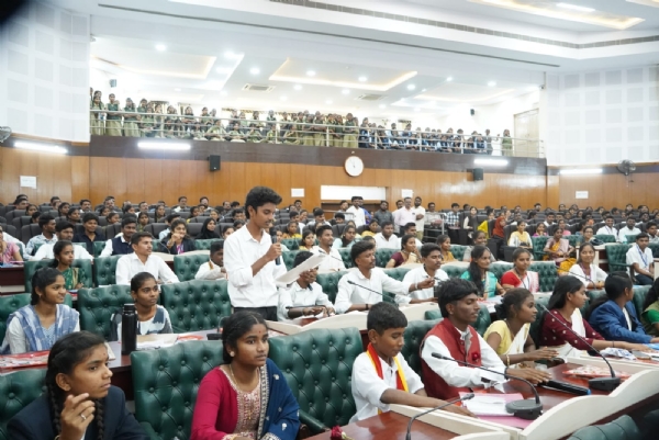 ಬಳ್ಳಾರಿ:ಸಂವಿಧಾನದ ಮೌಲ್ಯ ಅರಿತು ನಾಯಕತ್ವ ಬೆಳೆಸಿಕೊಳ್ಳಲು ಕರೆ ಬಳ್ಳಾರಿ:ಸಂವಿಧಾನದ ಮೌಲ್ಯ ಅರಿತು ನಾಯಕತ್ವ ಬೆಳೆಸಿಕೊಳ್ಳಲು ಕರೆ