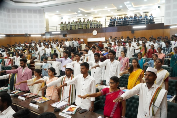 ಬಳ್ಳಾರಿ:ಸಂವಿಧಾನದ ಮೌಲ್ಯ ಅರಿತು ನಾಯಕತ್ವ ಬೆಳೆಸಿಕೊಳ್ಳಲು ಕರೆ ಬಳ್ಳಾರಿ:ಸಂವಿಧಾನದ ಮೌಲ್ಯ ಅರಿತು ನಾಯಕತ್ವ ಬೆಳೆಸಿಕೊಳ್ಳಲು ಕರೆ