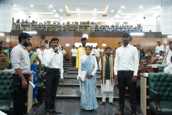 ಬಳ್ಳಾರಿ:ಸಂವಿಧಾನದ ಮೌಲ್ಯ ಅರಿತು ನಾಯಕತ್ವ ಬೆಳೆಸಿಕೊಳ್ಳಲು ಕರೆ ಬಳ್ಳಾರಿ:ಸಂವಿಧಾನದ ಮೌಲ್ಯ ಅರಿತು ನಾಯಕತ್ವ ಬೆಳೆಸಿಕೊಳ್ಳಲು ಕರೆ