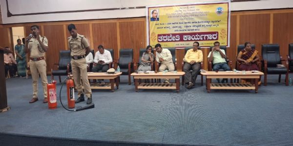 ವಸತಿ ನಿಲಯಗಳ ಸಿಬ್ಬಂದಿಗೆ ಅಗ್ನಿ ಸುರಕ್ಷತೆ ಕುರಿತು ಕಾರ್ಯಾಗಾರ