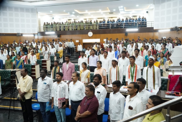 ಬಳ್ಳಾರಿ:ಸಂವಿಧಾನದ ಮೌಲ್ಯ ಅರಿತು ನಾಯಕತ್ವ ಬೆಳೆಸಿಕೊಳ್ಳಲು ಕರೆ ಬಳ್ಳಾರಿ:ಸಂವಿಧಾನದ ಮೌಲ್ಯ ಅರಿತು ನಾಯಕತ್ವ ಬೆಳೆಸಿಕೊಳ್ಳಲು ಕರೆ
