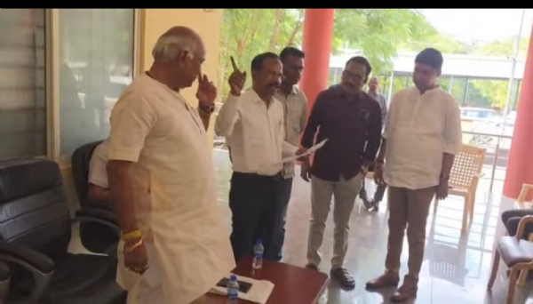 ಕ್ರಿಕೆಟ್ ಮೈದಾನಕ್ಕೆ ಆಗ್ರಹ
