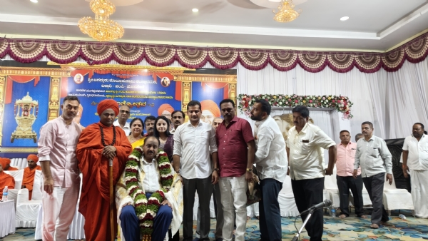 ಮಕ್ಕಳಿಗೆ ಬಾಲ್ಯದಲ್ಲಿಯೇ ಸಂಸ್ಕಾರದ ಸಾಮಥ್ರ್ಯ ಅರ್ಥ ಮಾಡಿಸಿ : ಕೊಟ್ಟೂರು ಬಸವಲಿಂಗ ಮಹಾಸ್ವಾಮಿಗಳು ಮಕ್ಕಳಿಗೆ ಬಾಲ್ಯದಲ್ಲಿಯೇ ಸಂಸ್ಕಾರದ ಸಾಮಥ್ರ್ಯ ಅರ್ಥ ಮಾಡಿಸಿ : ಕೊಟ್ಟೂರು ಬಸವಲಿಂಗ ಮಹಾಸ್ವಾಮಿಗಳು