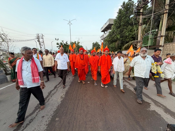 ಮಕ್ಕಳಿಗೆ ಬಾಲ್ಯದಲ್ಲಿಯೇ ಸಂಸ್ಕಾರದ ಸಾಮಥ್ರ್ಯ ಅರ್ಥ ಮಾಡಿಸಿ : ಕೊಟ್ಟೂರು ಬಸವಲಿಂಗ ಮಹಾಸ್ವಾಮಿಗಳು ಮಕ್ಕಳಿಗೆ ಬಾಲ್ಯದಲ್ಲಿಯೇ ಸಂಸ್ಕಾರದ ಸಾಮಥ್ರ್ಯ ಅರ್ಥ ಮಾಡಿಸಿ : ಕೊಟ್ಟೂರು ಬಸವಲಿಂಗ ಮಹಾಸ್ವಾಮಿಗಳು