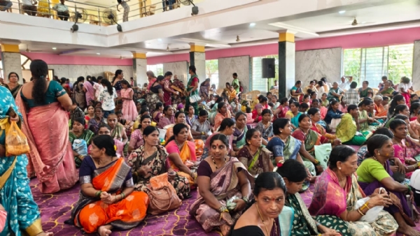 ಬಳ್ಳಾರಿ : ಕೊಟ್ಟೂರುಸ್ವಾಮಿ ಮಠದಲ್ಲಿ ಅದ್ದೂರಿಯಾಗಿ ನಡೆದ 1111 ಮುತ್ತೈದೆಯರಿಗೆ ಉಡಿ ತುಂಬುವಿಕೆ