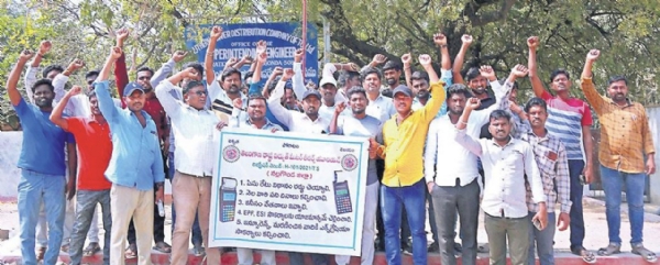 meter-readers-protest-minimum-wage-outsourcing-agencies-kptcl-escom