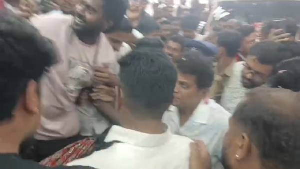 shivanna-visits-trishul-talkies-in-davanagere-for-bail-movie-promotion