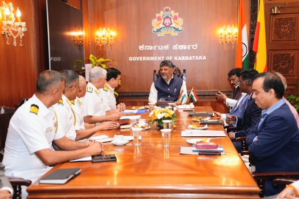 ಸಿಎಂ ಡಿ.ಕೆ. ಶಿವಕುಮಾರ್ ಅವರನ್ನು ಭೇಟಿ ಮಾಡಿದ ವೈಸ್ ಅಡ್ಮಿರಲ್ ಸಂಜಯ್ ವಾತ್ಸಾಯನ್