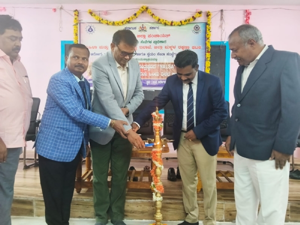 ಆಸಿಡ್ ದಾಳಿ ಮತ್ತು ಸಂತ್ರಸ್ಥರಿಗೆ ಕಾನೂನು ಸೇವೆಗಳ ಬಗ್ಗೆ ನಡೆದ ಕಾರ್ಯಾಗಾರವನ್ನು ಕೋಲಾರ ಜಿಲ್ಲಾಧಿಕಾರಿ ಎಂ.ಆರ್. ರವಿಕುಮಾರ ಉದ್ಘಾಟಿಸಿದರು.