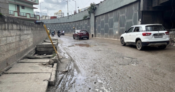 bengaluru-orr-pothole-filled-with-mud-by-gba