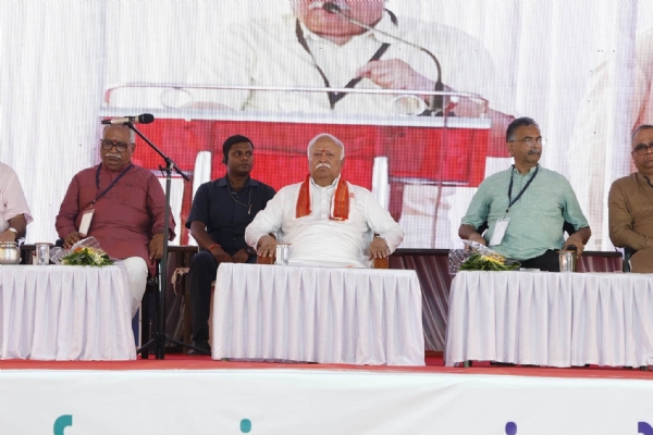 सरसंघघाचलक मोहन भागवत ने कारंजा में किया स्मृति भवन और बालासाहेब देवरस नेत्रालय का लोकार्पण सरसंघघाचलक मोहन भागवत ने कारंजा में किया स्मृति भवन और बालासाहेब देवरस नेत्रालय का लोकार्पण