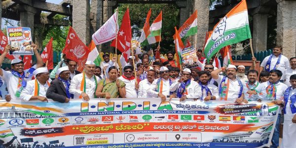 ಬಳ್ಳಾರಿ : ಇಂಡಿಯಾ ಒಕ್ಕೂಟದಿಂದ ಎಸ್ಐಆರ್ ವಿರುದ್ಧ ಪ್ರತಿಭಟನೆ