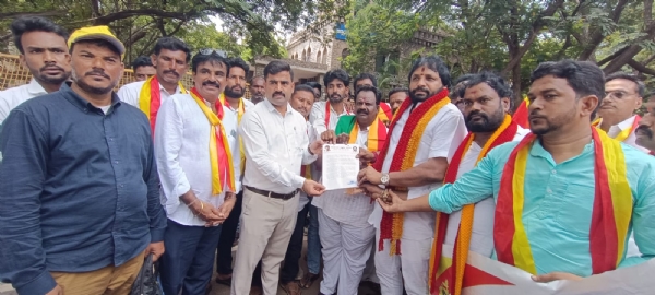 ಬಳ್ಳಾರಿ : ಮೆಡಿಕಲ್ ಮಾಫಿಯಾ ತಡೆಗಟ್ಟಲು ಆಗ್ರಹ ಬಳ್ಳಾರಿ : ಮೆಡಿಕಲ್ ಮಾಫಿಯಾ ತಡೆಗಟ್ಟಲು ಆಗ್ರಹ