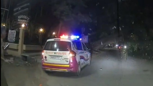 bengaluru-cox-town-tree-fall-hoysala-police-couple-escape bengaluru-cox-town-tree-fall-hoysala-police-couple-escape