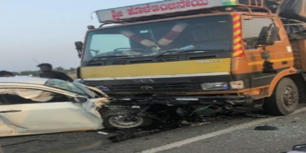 ಧಾರವಾಡ ಜಿಲ್ಲೆಯ ನವಲಗುಂದ ಬಳಿ ಭೀಕರ ಅಪಘಾತ: ಕಾರು-ಕ್ಯಾಂಟರ್ ಡಿಕ್ಕಿಯಾಗಿ ನಾಲ್ವರ ಸಾವು