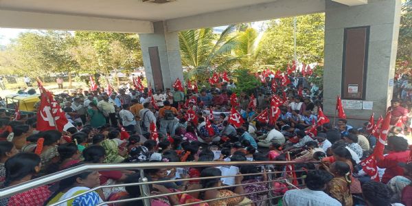 ಕಾರ್ಮಿಕರ ವಿರೋಧಿ ನೀತಿಗಳ ವಿರುದ್ಧ ಕೋಲಾರದಲ್ಲಿ ಕಾರ್ಮಿಕ ಸಂಘಟನೆಗಳಿ0ದ ಪ್ರತಿಭಟನೆ