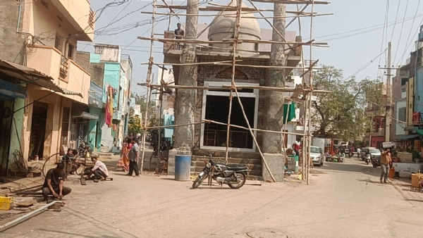 ಬಳ್ಳಾರಿ : ಮಿಲ್ಲರಪೇಟೆಯಲ್ಲಿ ರಸ್ತೆಗೆ ಮಸೀದಿ ನಿರ್ಮಾಣ : ಆಕ್ಷೇಪ ಬಳ್ಳಾರಿ : ಮಿಲ್ಲರಪೇಟೆಯಲ್ಲಿ ರಸ್ತೆಗೆ ಮಸೀದಿ ನಿರ್ಮಾಣ : ಆಕ್ಷೇಪ