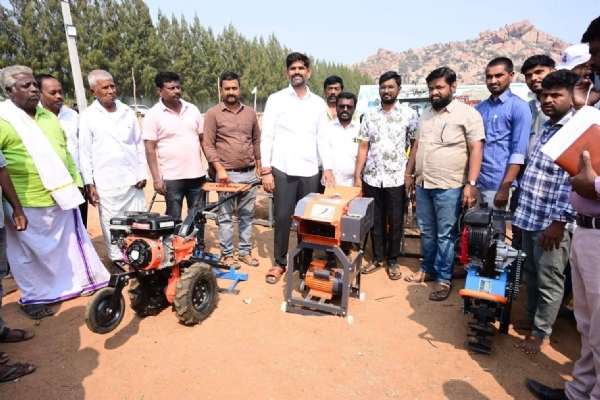 ಕುರುಗೋಡು ಉತ್ಸವ: ಜನಾಕರ್ಷಿಸಿದ ಮಳಿಗೆಗಳು